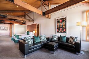 The Henry Jones Art Hotel