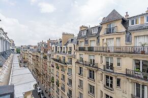 HotelHome Paris 16