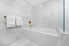 Pantages Hotel Downtown Toronto