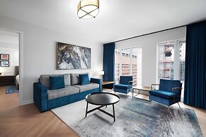 Pantages Hotel Downtown Toronto