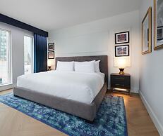 Pantages Hotel Downtown Toronto