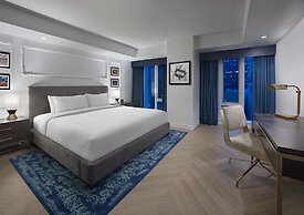 Pantages Hotel Downtown Toronto