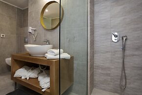 Venus Hotel & Suites