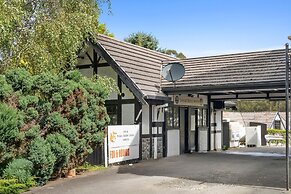 The Fox and Hounds Historic Hotel