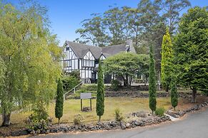 The Fox and Hounds Historic Hotel