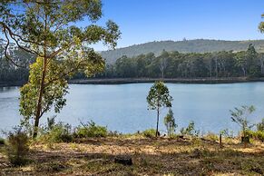 The Fox and Hounds Historic Hotel