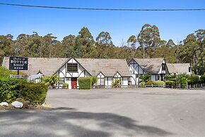 The Fox and Hounds Historic Hotel