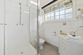 The Fox and Hounds Historic Hotel