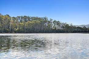 The Fox and Hounds Historic Hotel