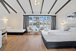 The Fox and Hounds Historic Hotel