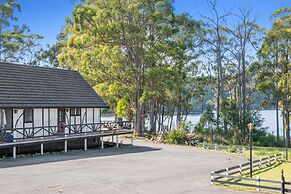 The Fox and Hounds Historic Hotel