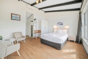 The Fox and Hounds Historic Hotel