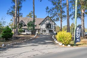 The Fox and Hounds Historic Hotel
