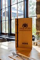 The Fox and Hounds Historic Hotel