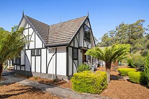 The Fox and Hounds Historic Hotel