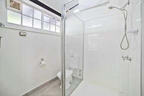 The Fox and Hounds Historic Hotel