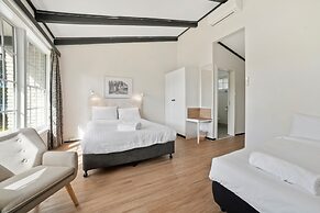 The Fox and Hounds Historic Hotel