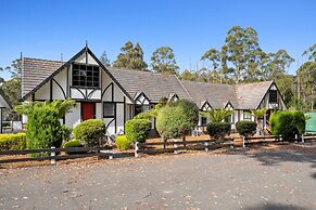 The Fox and Hounds Historic Hotel