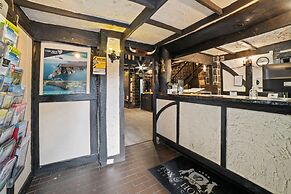 The Fox and Hounds Historic Hotel