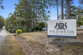 The Fox and Hounds Historic Hotel