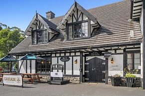 The Fox and Hounds Historic Hotel