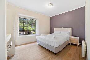 The Fox and Hounds Historic Hotel