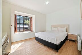 The Fox and Hounds Historic Hotel