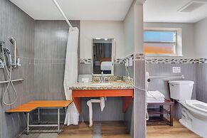 Quality Inn & Suites Airport/Cruise Port Hollywood