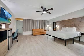 Quality Inn & Suites Airport/Cruise Port Hollywood