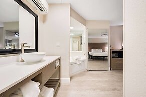 Quality Inn & Suites Airport/Cruise Port Hollywood