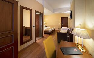 Lancaster Hotel
