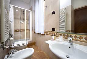 Lancaster Hotel