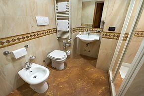 Lancaster Hotel