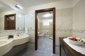 Lancaster Hotel