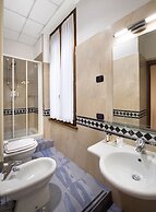 Lancaster Hotel