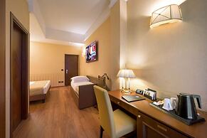 Lancaster Hotel