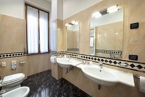 Lancaster Hotel