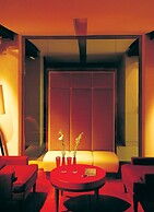 Amphitryon Hotel