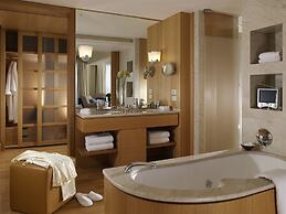 Amphitryon Hotel