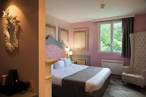 Explorers Hotel