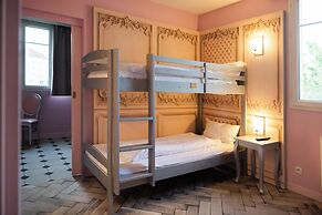 Explorers Hotel
