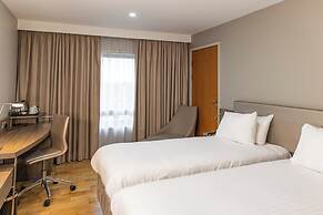 Holiday Inn London - West by IHG