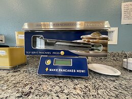 Days Inn by Wyndham Batavia Ohio