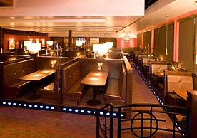 Woodlands Inn & Suites