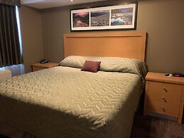 Woodlands Inn & Suites