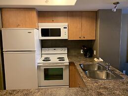 Woodlands Inn & Suites