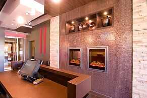 Woodlands Inn & Suites