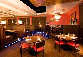 Woodlands Inn & Suites