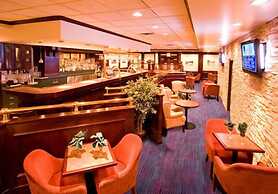 Woodlands Inn & Suites