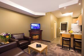 Woodlands Inn & Suites